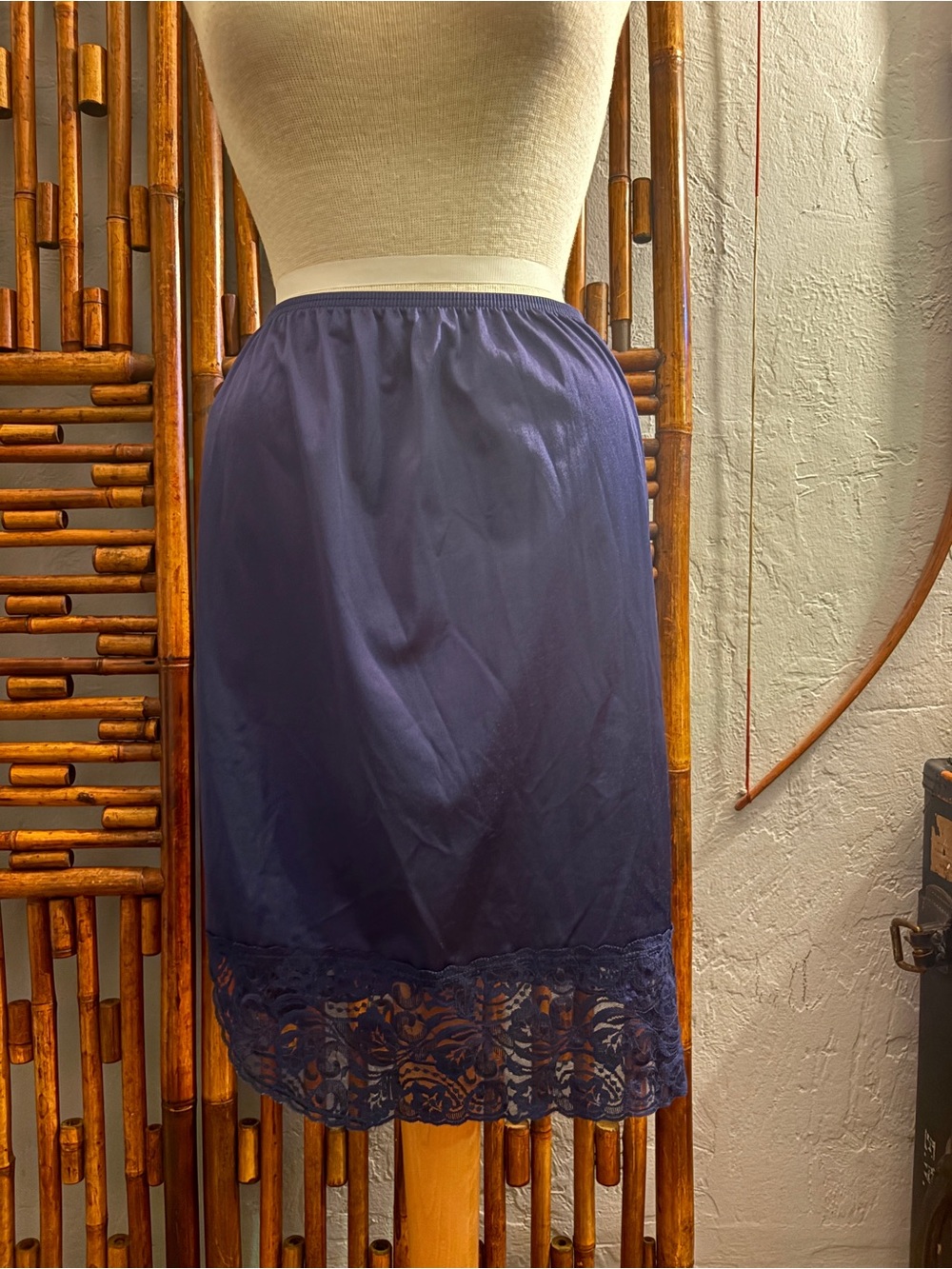 SZ S TRENDING VINTAGE VANITY FAIR NAVY SLIP SKIRT WITH LACE TRIM